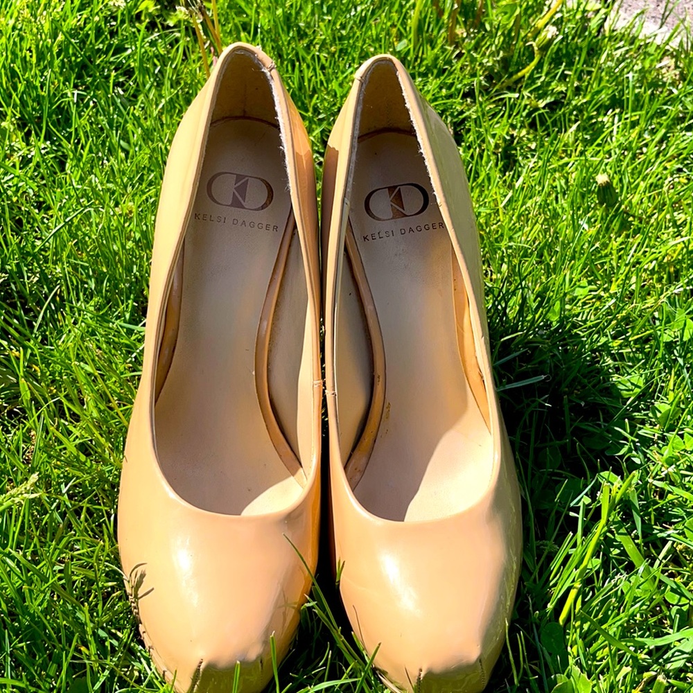 Beautiful stilettos lovely color soft  in the inside also easy to wear.